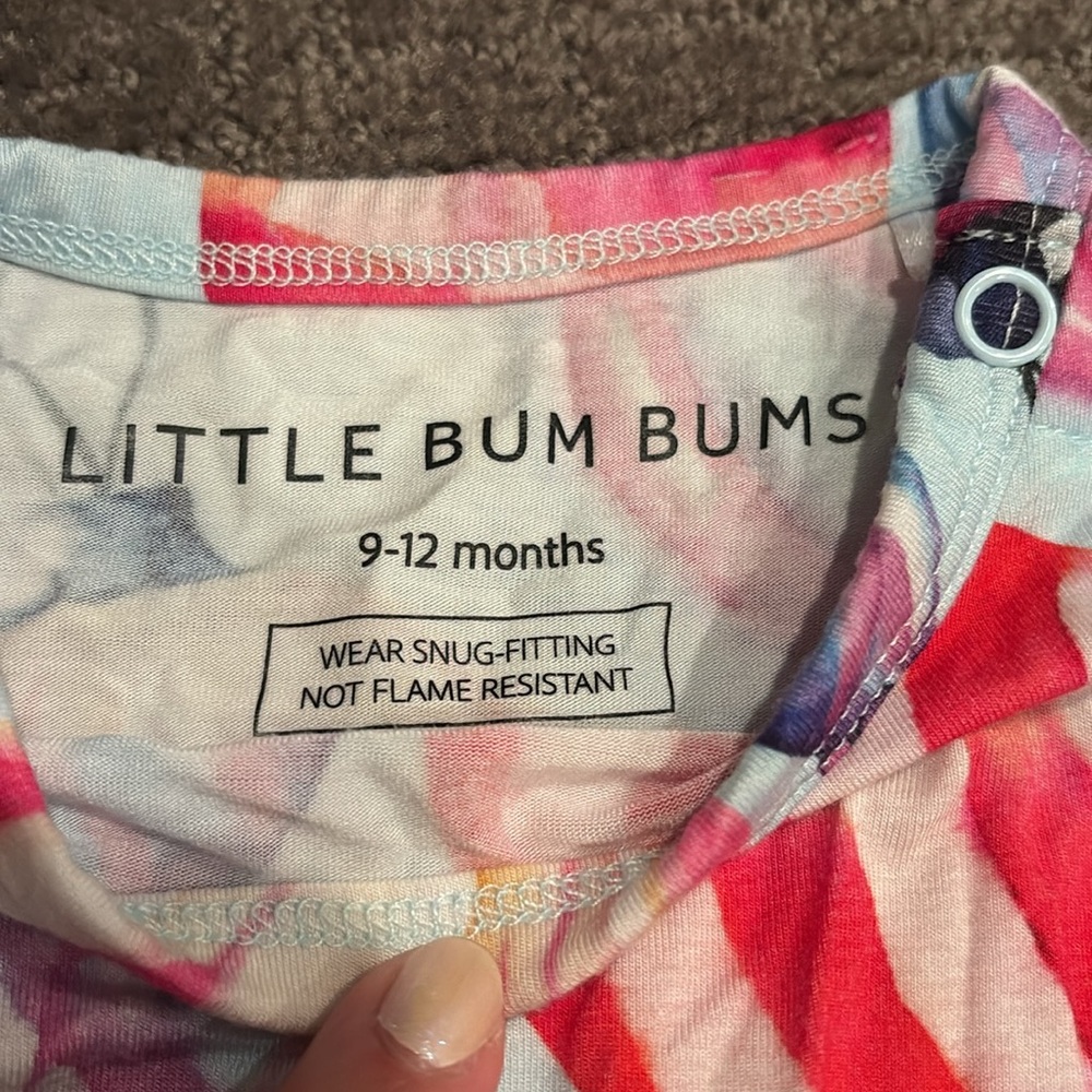 BUMS & ROSES/LITTLE BUM BUMS onesies - Picture 3 of 4